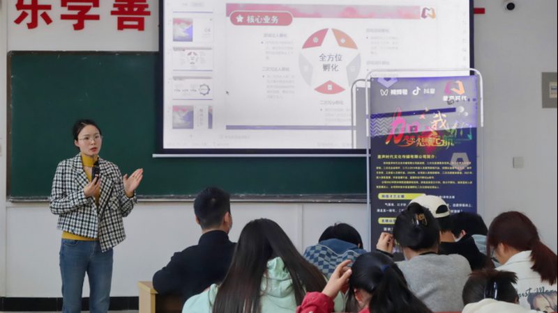 三维动画制作是一个复杂的过程，主要包括以下几个步骤：